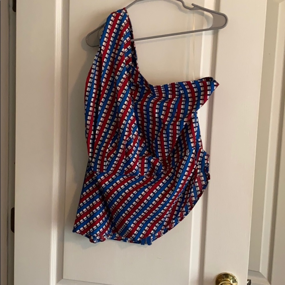 One shoulder top
